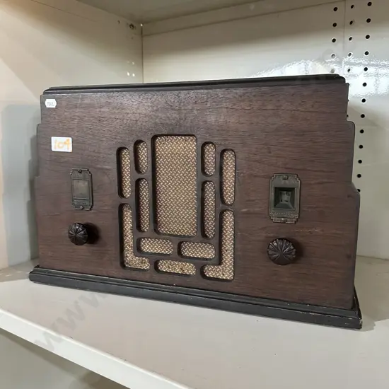Vintage mantle radio