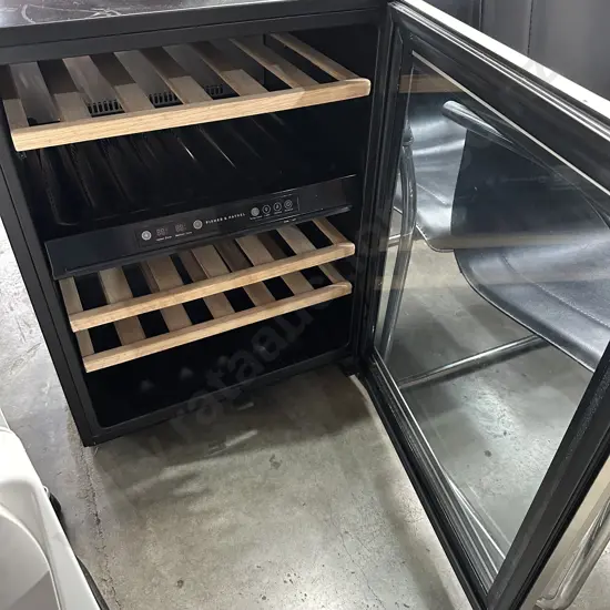 Wine chiller fridge