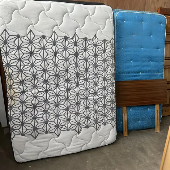 Double & single beds (stain)