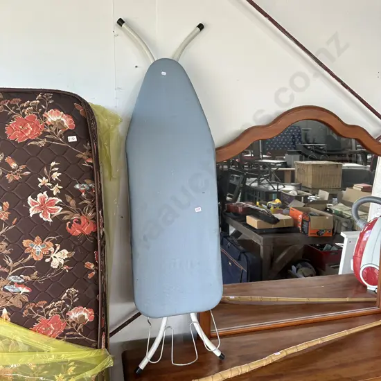 Nice lite Ironing board