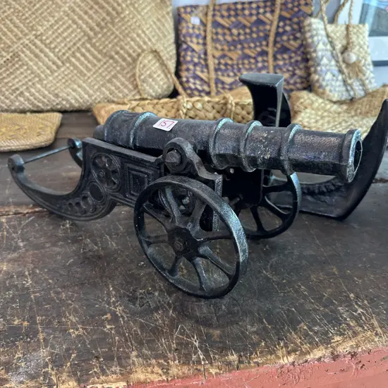 Cast iron canon and anvil