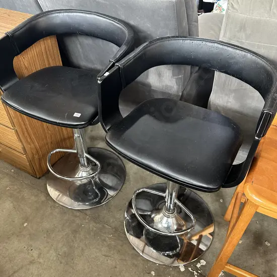 Pr bar stools, worn