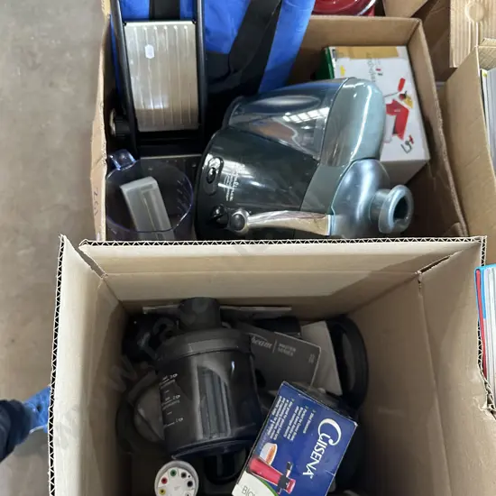 2 box juicemaster, pasta maker etc