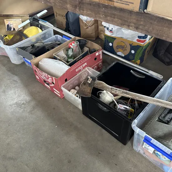 Large bay lot (not the lidded pot)