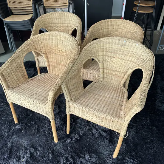 Set 4 wicker patio chairs