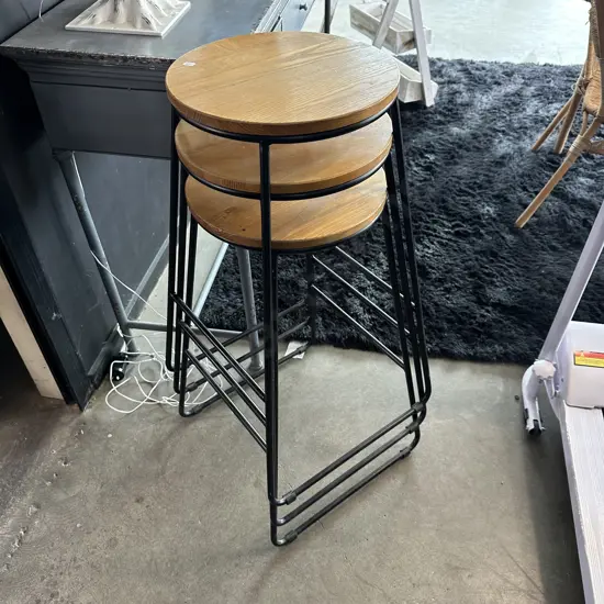 3 bar stools
