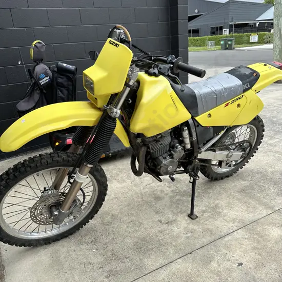Suzuki 250cc motobike-works well