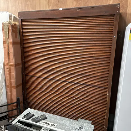 Colonial roll front pigeon hole unit