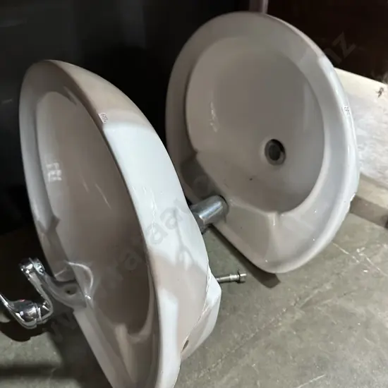 2 x wash basins