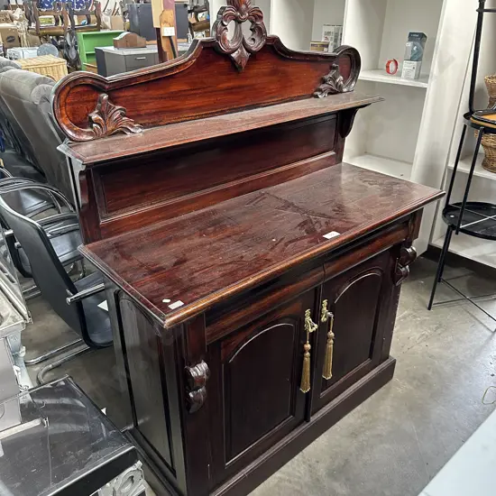 Chiffonier