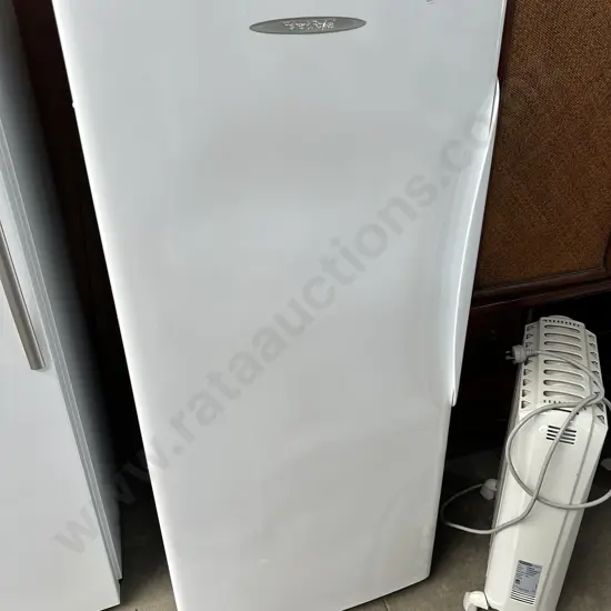 Tidy vertical freezer