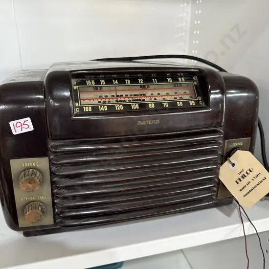 Bakelite radio good sound