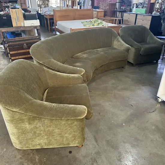 Very tidy curved green fabric 3pc suite (2pics)