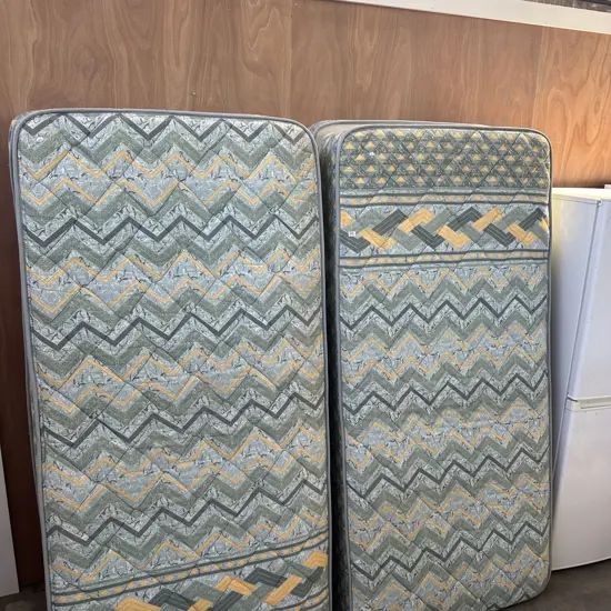 Pr Single beds - very tidy