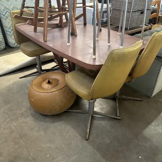 Retro table and chairs plus puff
