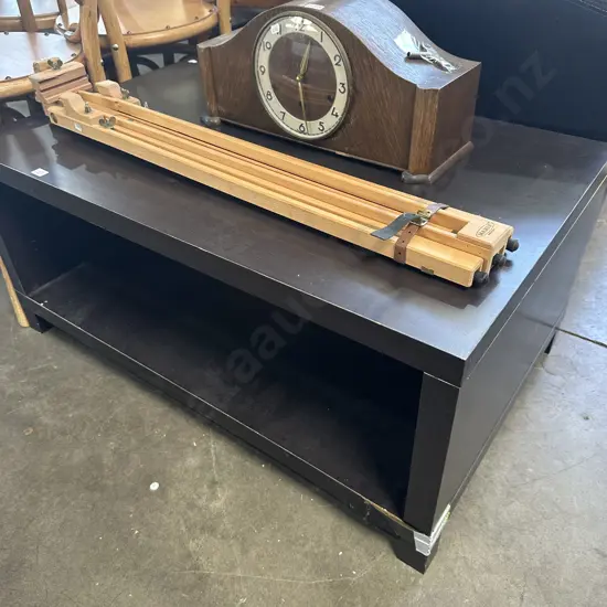 TV console - average