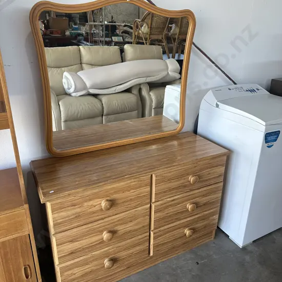 Dresser- very average