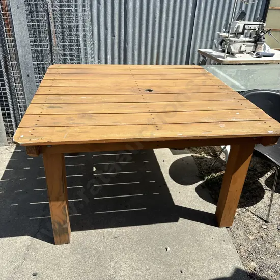 Square outdoor table 1.3 x 1.3
