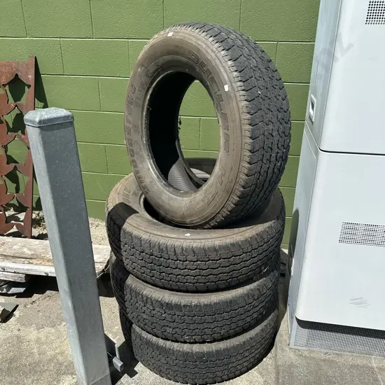 255/65R17 set of tyres Bridgestone