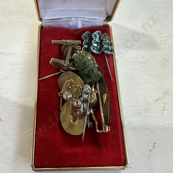 Vintage NZ pins and cufflinks etc
