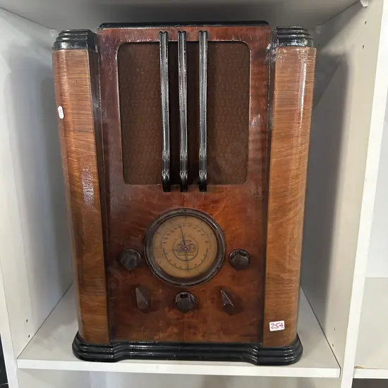 Large mantle radio