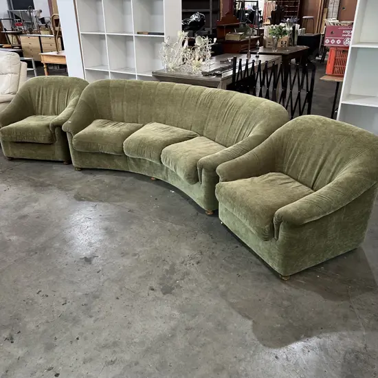 Well made 3pc curved suite