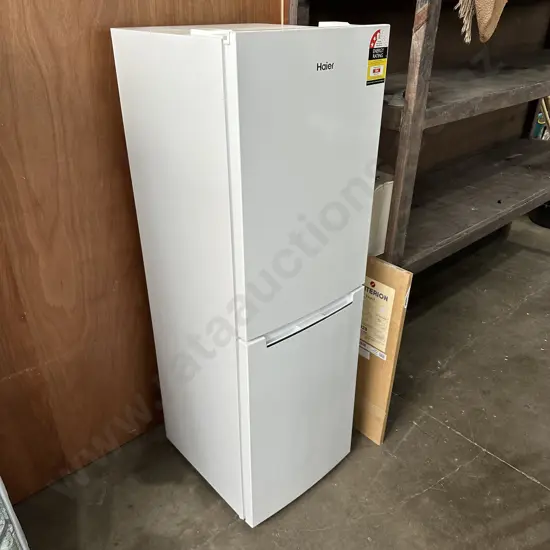 Excellent condition fridge freezer