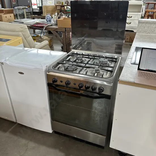 Indestit gas oven/hob