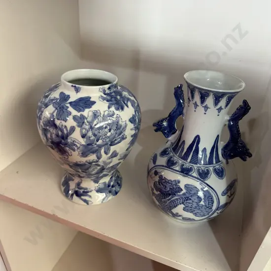 2 Blue/White vases