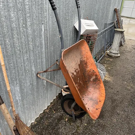 Wheel barrow