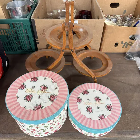 Cake stand and plates