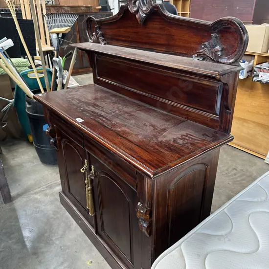 Chiffonier