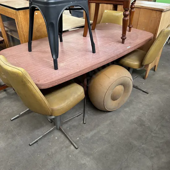 Retro suite - very average