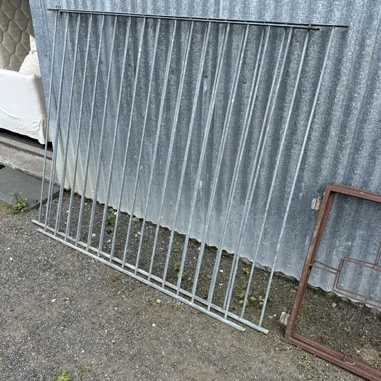 2 fence panels