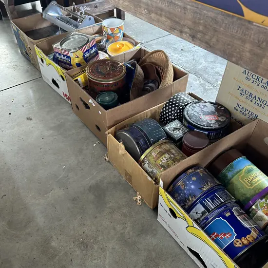 5 box lots vintage tins etc