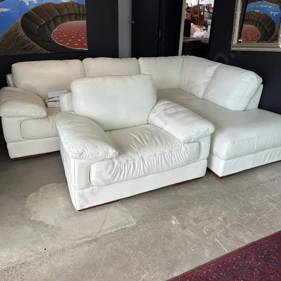 Leather corner suite & chair