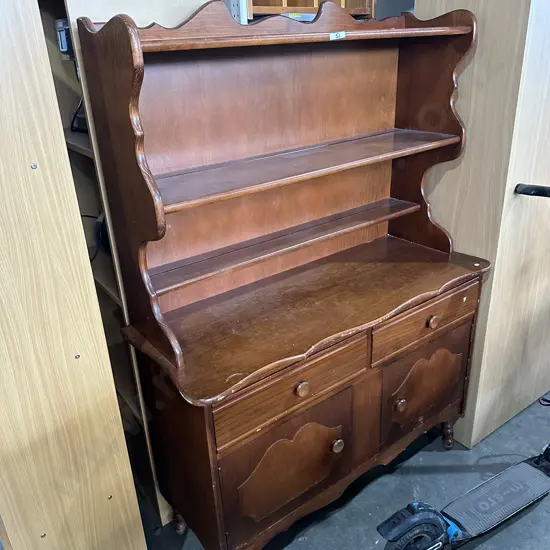 Hutch dresser