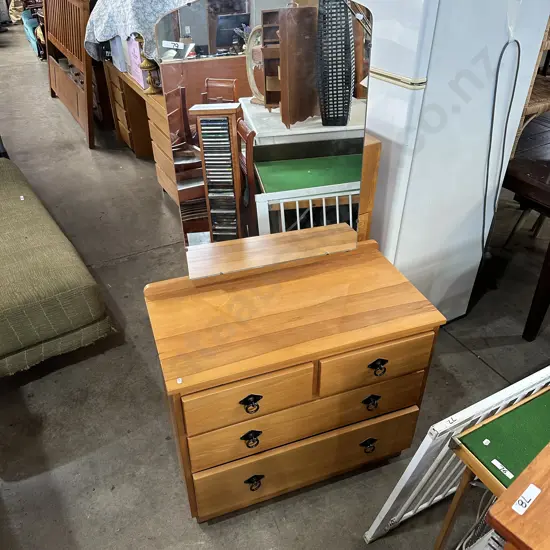 Solid cute Rimu dresser