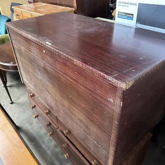 Large blanket box - average cond.
