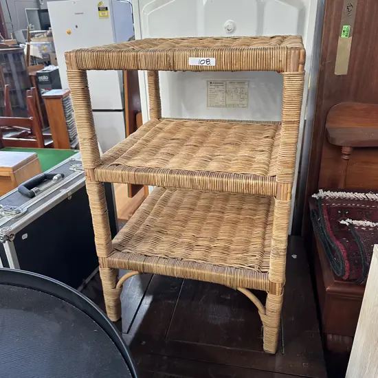 Wicker stand 700 tal x 450 square