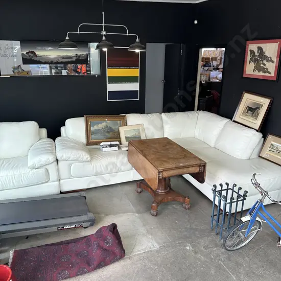 Leather corner suite & chair