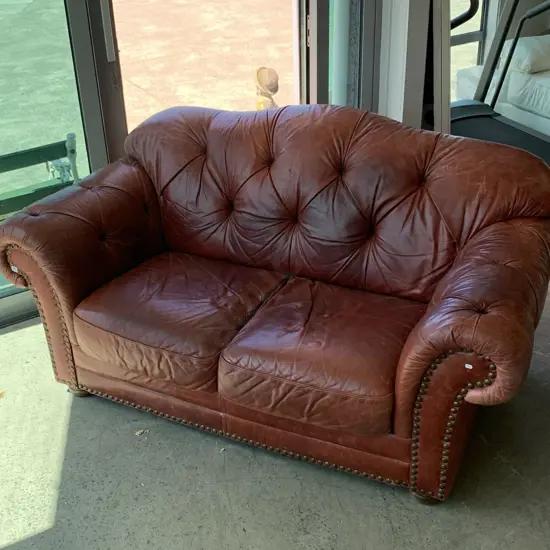 Leather dome & button back chesterfield sofa