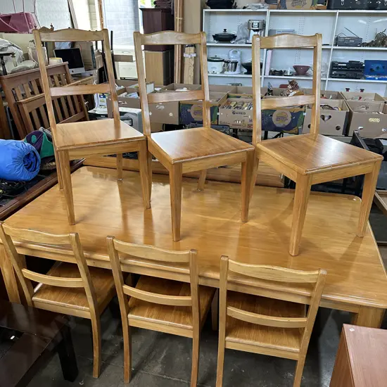Solid heart Rimu table and 6 chairs excellent condition1900mm x 980mm