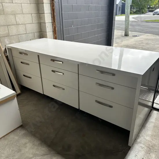 Very tidy kitchen & island