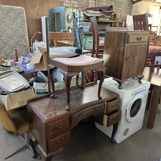 Dresser and side cab