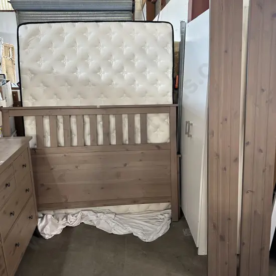 Very tidy Queen bed with ends