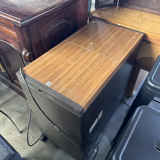 Bain marie missing 1 wheel plus reading lamp (needs power supply)