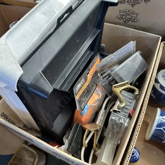 Hardware, strops etc