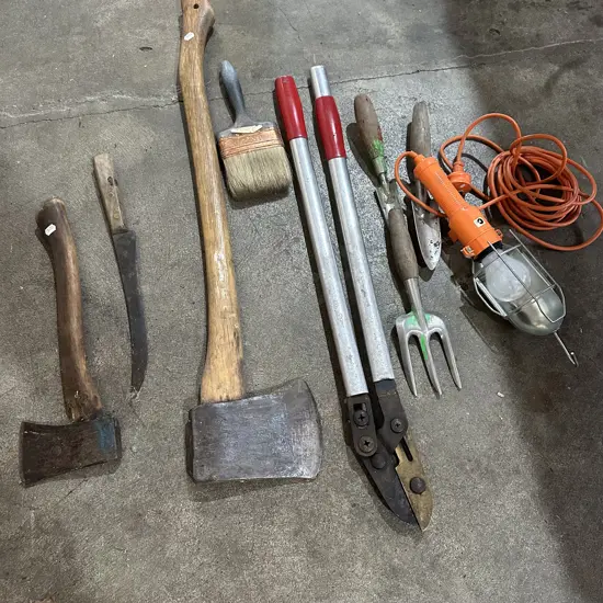Tomahawk, axe etc