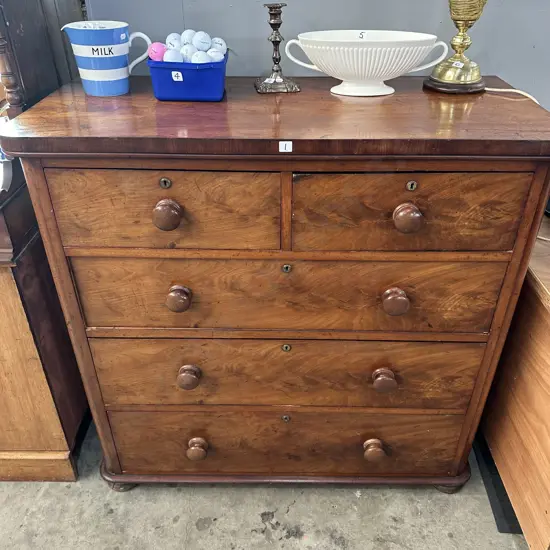 Victorian chest drawers 1100 x 1100